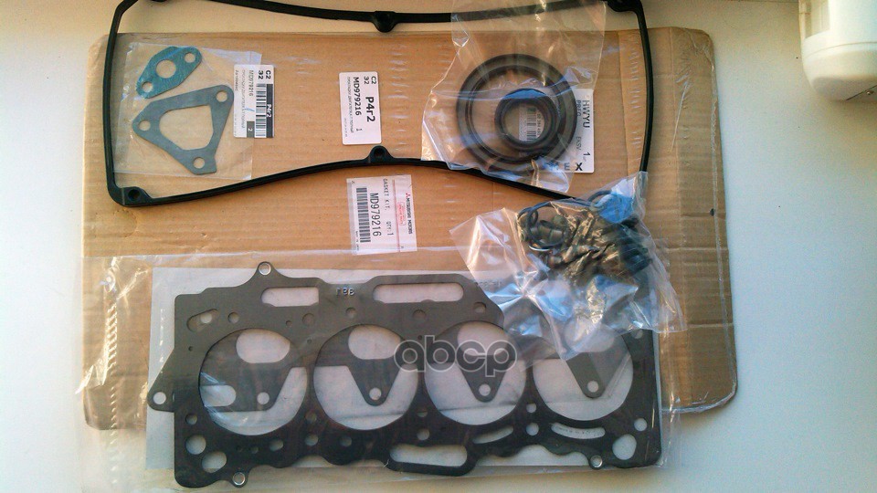 Прокладки двигателя,кт полный MITSUBISHI MD979216